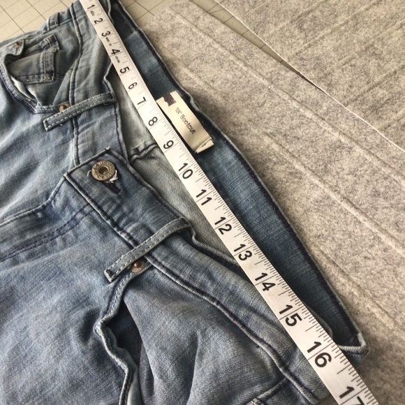 Women Levi’s 520 Low Rise Boot Cut Light Wash Jeans - Picture 9 of 11